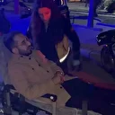 Parkta otururken tanımadığı şahıs tarafından bıçaklandı