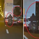 Seyir halindeki TIR'dan koyunları çaldılar: Akılalmaz hırsızlık kamerada