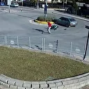 Amasya’da motosikletli havada takla attı: Ayağa kalkar kalkmaz fırlayan ayakkabısını giydi