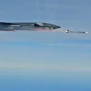 KIZILELMA havacılık tarihini yeniden yazdı: Jet motorlu uçağı havada vurdu!