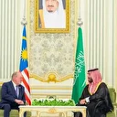 ولي العهد السعودي وملك ماليزيا يبحثان تعزيز العلاقات