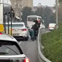 Kağıthane'de yol verme kavgası kamerada: Kask ve yumruklar havada uçuştu