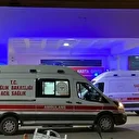 Motosiklet önce yayaya, sonra otomobile çarptı: 2 yaralı