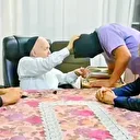 Tecavüzcü, hahamın elini öptü