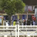 Kendisinden para isteyen akrabasını vurdu