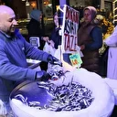 Türkiye'nin en ucuz hamsisi: Metrelerce uzunlukta kuyruk oluştu