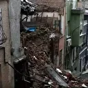 Beyoğlu'nda iki katlı metruk binada çökme