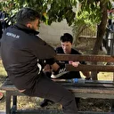 Uyurken bacağını banka sıkıştırdı: İtfaiye ekipleri kurtardı