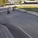 Hatay'da iki motosikletin çarpıştığı an kamerada