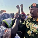 Le dirigeant soudanais Burhani rend visite aux civils déplacés d’El-Fasher après les attaques des FSR