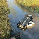 Amasya'da dereye devrilen SUV tipi araçtaki 1'i çocuk 2 kişi kurtarıldı