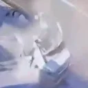 Nevşehir'de refüjdeki ağaca çarpan otomobil ikiye bölündü