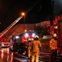 Üsküdar'da ahşap bina alev alev yandı 