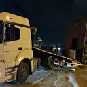 Demir rulo yüklü dorse ortadan ikiye ayrıldı