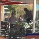 Kağıthane’de restoranda sandalyeler havada uçuştu: Masaya atlayan kadın kayarak yere düştü