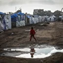 الحكومة الفلسطينية تناشد لتوفير مستلزمات الإيواء للنازحين بغزة