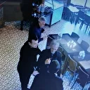 Garson nefes borusuna yemek kaçan müşteriyi Heimlich manevrasıyla kurtardı