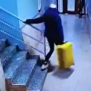 Güllü'nün kızının bavullarla apartmandan çıktığı anların görüntüleri ortaya çıktı