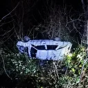 Kontrolden çıkan otomobil uçuruma devrildi: Yaralılar var