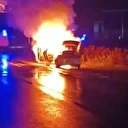 Park halindeki otomobil bir anda alev aldı: Kısa sürede yandı