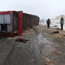 Patnos’ta hayvan yüklü tır devrildi: 10 küçükbaş telef oldu