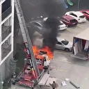 Vinçli kamyon taşıma sırasında alev alev yandı: O anlar kamerada