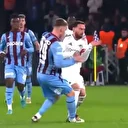 Eski hakemler o pozisyonu yorumladı: Orkun Kökçü'nün Serdar Saatçı'ya yaptığı hareket kırmızı kart mı?