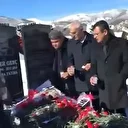 Özgür Özel'in Kamer Genç'in mezarı başında rakı içtiği anlar ortaya çıktı