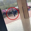 Okul müdürü çığırından çıktı: Yakasından tutup ayaklarını yerden kestiği öğrenciyi böyle yere fırlattı