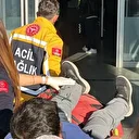 Okul bahçesinin çitinden atlarken bacağına demir saplandı