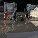 Gazze'nin güneyinde yağmur ve soğuk yerinden edilen Filistinlilerin yaşamını zorlaştırıyor