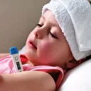 Ateşli çocuğa kalın giysiler giydirmek iyileşme sürecini olumsuz etkiliyor