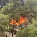 Karavanda çıkan yangın diğerlerine sıçradı: Kamp alanını saran alevlere müdahale ediliyor