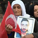 Muş'ta evlatlarına kavuşmak isteyen aileler DEM Parti önündeki eylemlerini sürdürdü