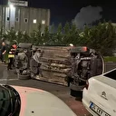 Kontrolden çıkan otomobil park halindeki araçlara çarpıp yan yattı