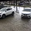 Muğla'da el freni unutulan araç yola çıkıp kaza yaptı