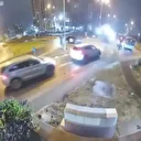 Film sahnesi gibi kaza kamerada: Sürücü diğer araçların üzerinden uçarak geçti