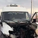 Öğrenci servis midibüsü ile kamyonet çarpıştı: 17 yaralı