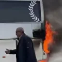 Seyir halinde alevler yükseldi: Otobüsteki yolcular son anda tahliye edildi