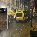 Minibüs yağmur sonrası çöken yola düştü