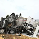 Gaziantep'te çarpışan 3 tırda yangın çıktı: Otoyol trafiğe kapandı