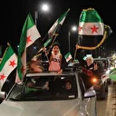 Şam'da bağımsızlık coşkusu: Halk 61 yıllık Baas rejiminden kurtuluşun yıl dönümünü kutluyor