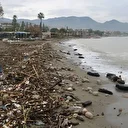 Alanya sahilleri fırtına sonrası çöplüğe döndü: Yağış ve dalgalar atıkları kıyıya taşıdı