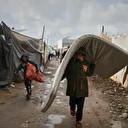 منخفض "قطبي" يهدد آلاف النازحين وحكومة غزة تطالب بتدخل دولي