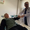 Şah damarındaki yapısal bozukluk nedeniyle felç geçiren hasta stent takılınca ayağa kalktı