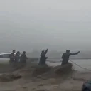 Irak'ın kuzeyindeki Süleymaniye'de sel felaketi: Kurtarılmaya çalışılan kişinin sele kapılma anı kamerada