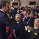 Emmanuel Macron Hindistan Başbakanı Modi'nin elini havada bıraktı