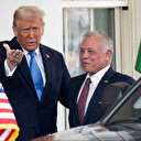 Trump juge "majestueux" de déplacer les Palestiniens et fait l'éloge du roi de Jordanie