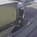 Sancaktepe'de kamyonet sürücüsü İETT şoförünü metrelerce sürükledi