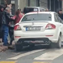 Eşine kredi çektirip araç alan adam borcu ödeyemedi: Öfkeli kadın otomobili çekiçle pert etti